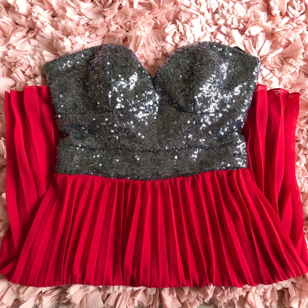 Cute dress brand new!! 😍